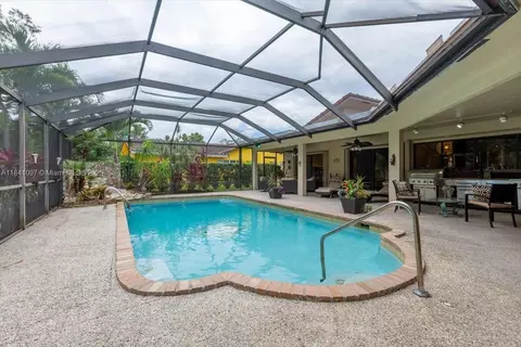 Exterior - 1000 E Cypress Dr, Pompano Beach, FL 33069 photo 5 of 7