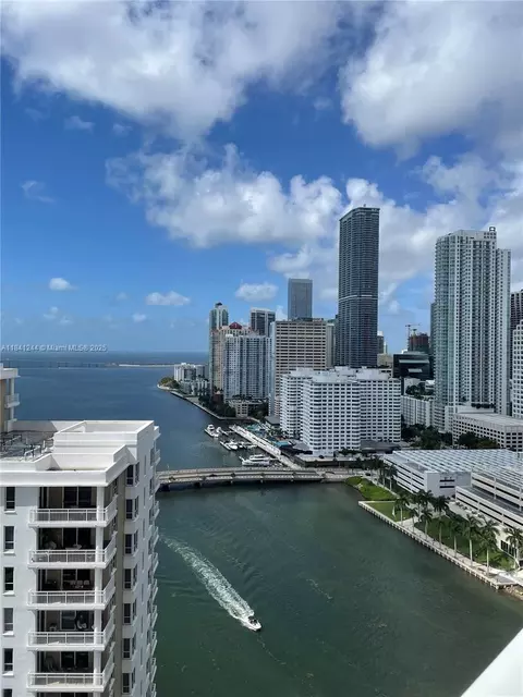 View/Area - 801 Brickell Key Blvd #2705, Miami, FL 33131 photo 2 of 2