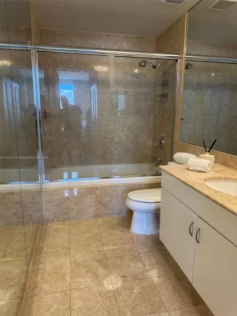 Bath - 801 Brickell Key Blvd #2705, Miami, FL 33131 photo 1 of 1