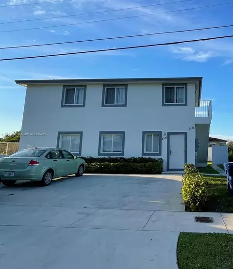 2121-2125 NW 72nd St, Miami, FL 33147