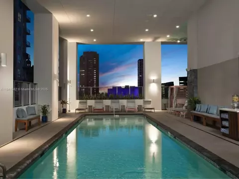 227 NE 2nd St #1602, Miami, FL 33132