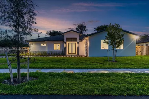 8231 SW 193rd Ter, Miami, FL 33157