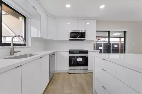6281 NW 201st St, Hialeah, FL 33015 photo 9