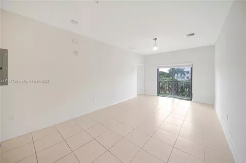 8265 NW 41st St #C-202, Doral, FL 33166