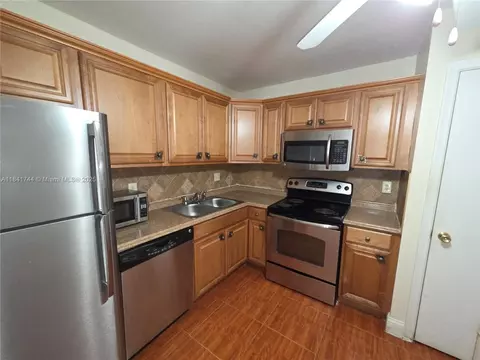 4821 NW 22nd Ct #110, Lauderhill, FL 33313