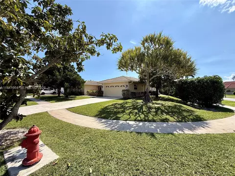 10126 Crosswind Rd, Boca Raton, FL 33498