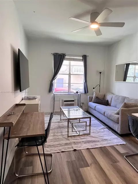 3030 Collins Ave #1F, Miami Beach, FL 33140