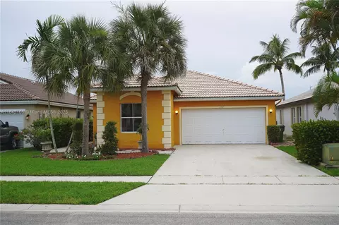 2268 NW 208th Way, Pembroke Pines, FL 33029