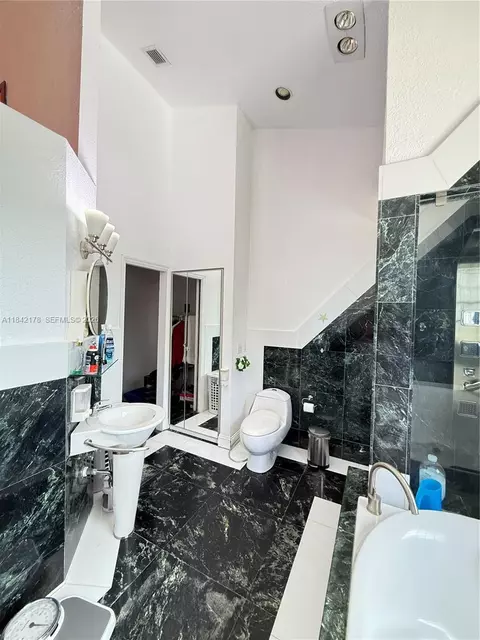747 W 78th St, Hialeah, FL 33014 photo 18