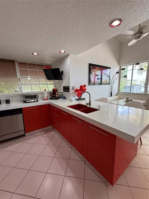 747 W 78th St, Hialeah, FL 33014 photo 10