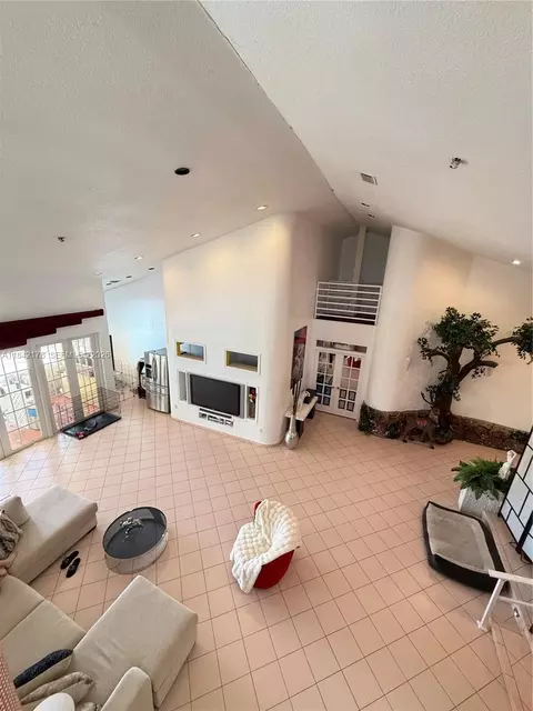 747 W 78th St, Hialeah, FL 33014