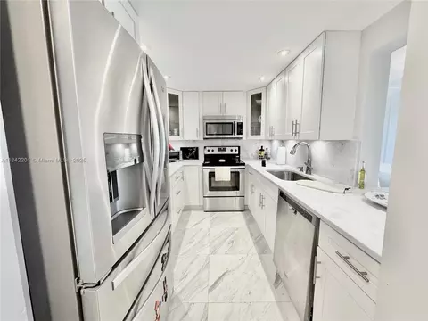1400 Sheridan St #23J, Hollywood, FL 33020