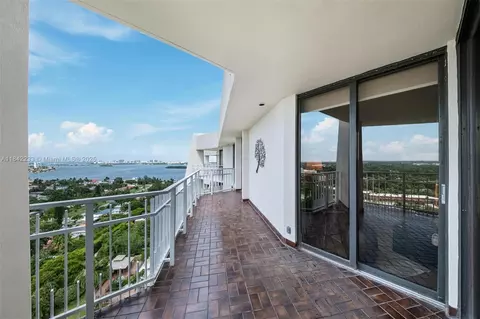 1000 Quayside Ter #TS-11, Miami, FL 33138