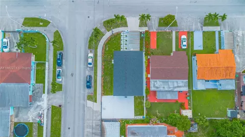 View/Area - 301 W 30th St, Hialeah, FL 33012 photo 3 of 7