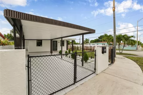 Exterior - 301 W 30th St, Hialeah, FL 33012 photo 4 of 9