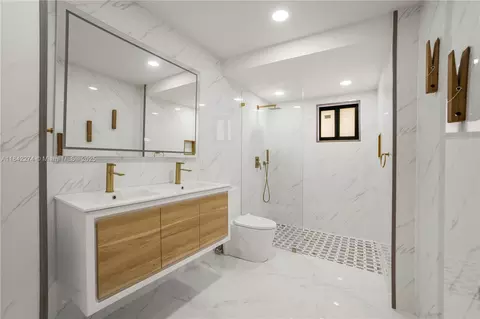 Bath - 301 W 30th St, Hialeah, FL 33012 photo 1 of 2