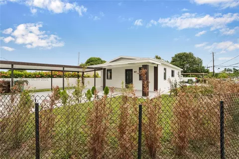 Exterior - 301 W 30th St, Hialeah, FL 33012 photo 7 of 9
