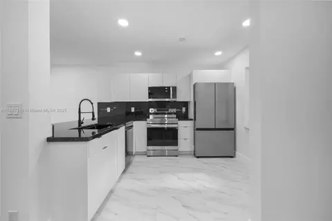 5790 Stirling Rd #112, Hollywood, FL 33021