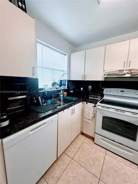 8500 Sunrise Lakes Blvd #104, Sunrise, FL 33322