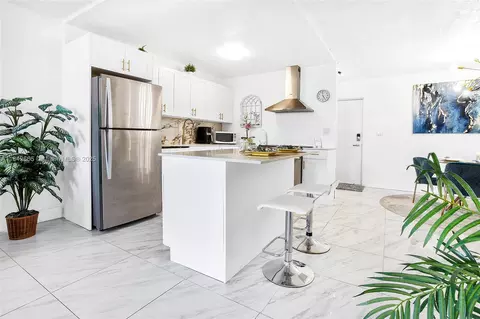 7300 NW 17th St #416, Plantation, FL 33313