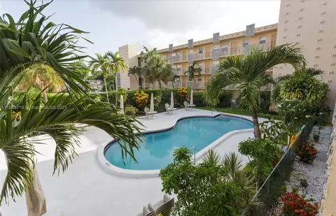 2145 Pierce St #218, Hollywood, FL 33020