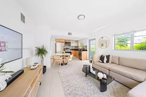 1050 7th St #1050-3, Miami Beach, FL 33139
