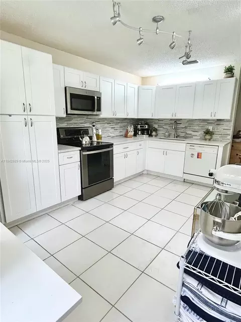 8791 Holly Ct #202, Tamarac, FL 33321