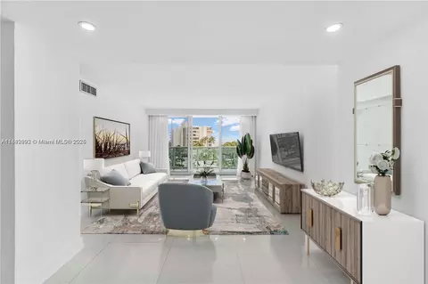 100 Bayview Dr #508, Sunny Isles Beach, FL 33160