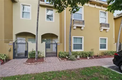 2851 W Prospect Rd #307, Tamarac, FL 33309