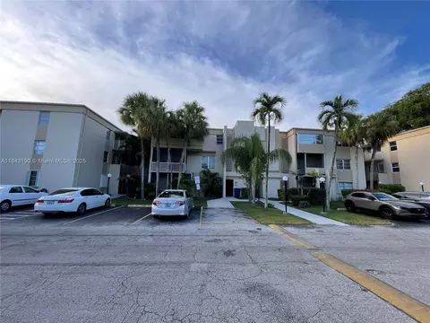 9175 SW 77th Ave #304, Miami, FL 33156