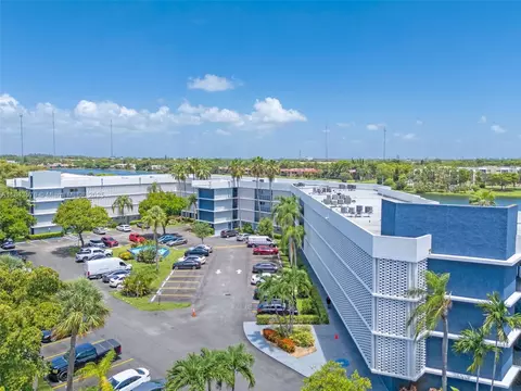 871 NE 195th St #402, Miami, FL 33179