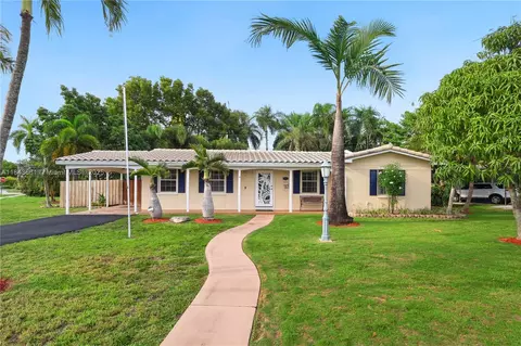 9455 SW 181st St, Palmetto Bay, FL 33157