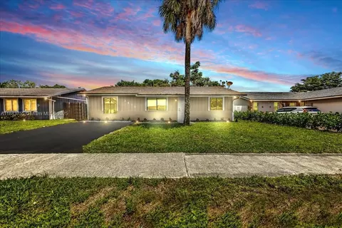 7615 SW 8th Ct, North Lauderdale, FL 33068