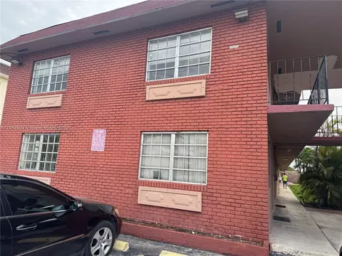 1281 W 29th St #19, Hialeah, FL 33012