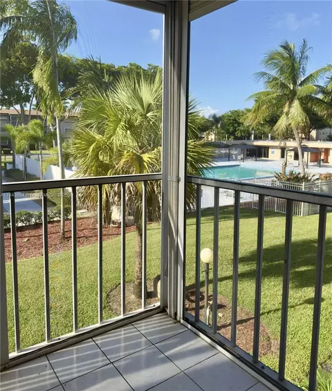 981 Hillcrest Ct #208, Hollywood, FL 33021