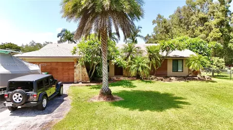 9841 NW 35th St, Hollywood, FL 33024