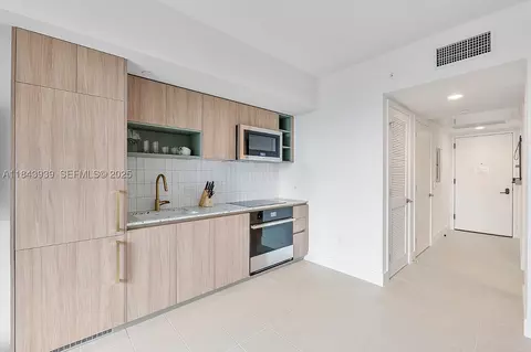 159 NE 6th St #2903, Miami, FL 33132