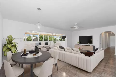 9215 SW 178th Ter, Palmetto Bay, FL 33157