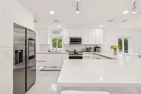 7711 NW 38th St, Hollywood, FL 33024