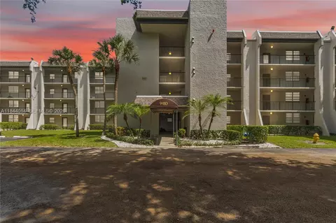 9410 Poinciana Pl #206, Davie, FL 33324