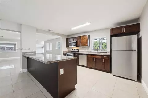 2041 Acapulco Dr, Miramar, FL 33023