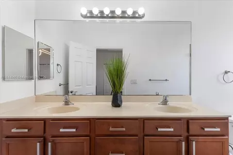 Bath - 11313 NW 88th Ter, Doral, FL 33178 photo 1 of 4