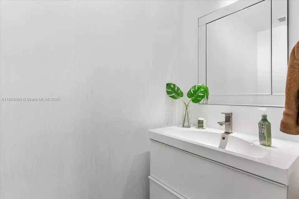 Bath - 11313 NW 88th Ter, Doral, FL 33178 photo 4 of 4