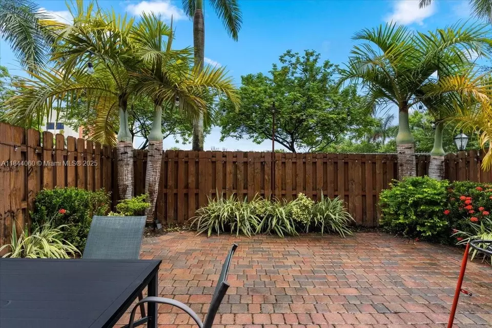 Exterior - 11313 NW 88th Ter, Doral, FL 33178 photo 4 of 4