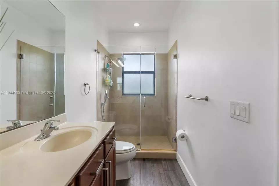 Bath - 11313 NW 88th Ter, Doral, FL 33178 photo 2 of 4