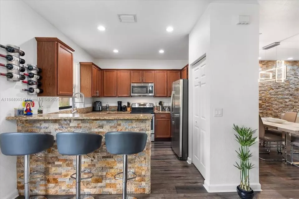 Kitchen - 11313 NW 88th Ter, Doral, FL 33178 photo 2 of 2