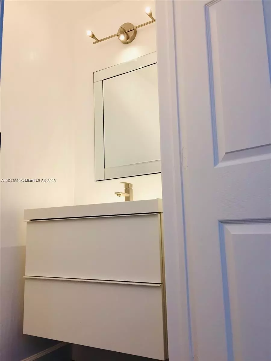 Bath - 11313 NW 88th Ter, Doral, FL 33178 photo 3 of 4