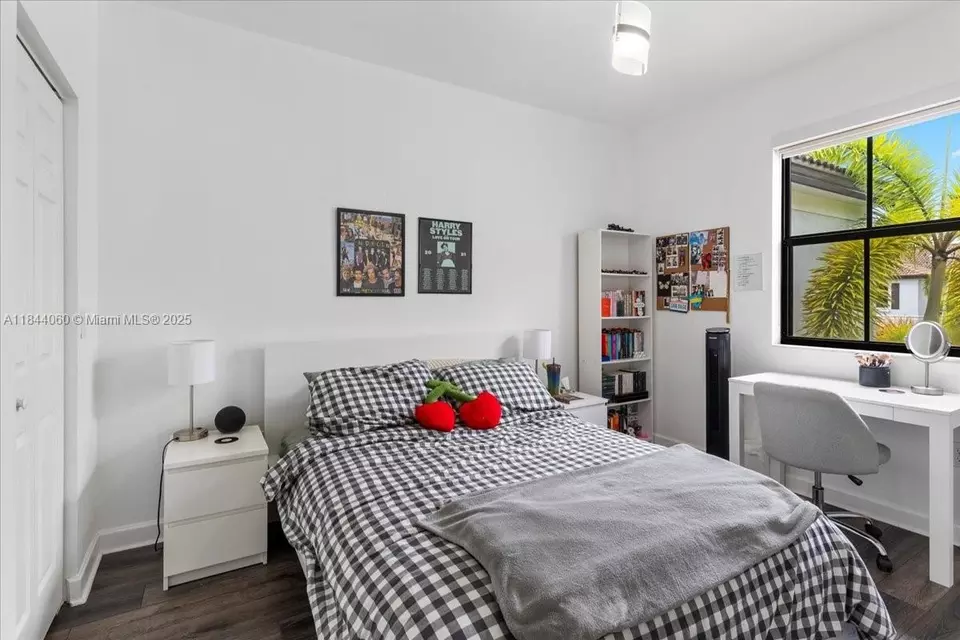 Bedroom - 11313 NW 88th Ter, Doral, FL 33178 photo 5 of 8