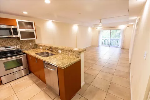 100 Edgewater Dr #336, Coral Gables, FL 33133