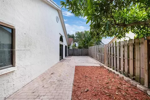 314 Bishop Rd, North Lauderdale, FL 33068 photo 32